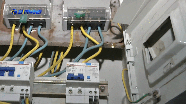 為什么配電箱里不能放雜物？:配電箱

